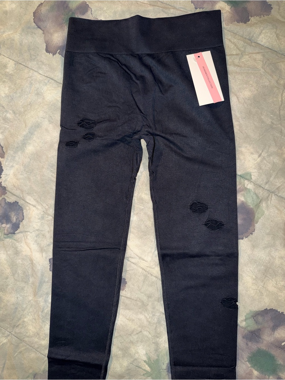 ReoRia Black Ribbed Leggings with Distressed Detail